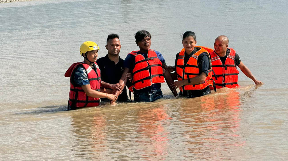 राप्ती नदीमा हाम फालेका व्यक्तिको सकुसल उद्धार